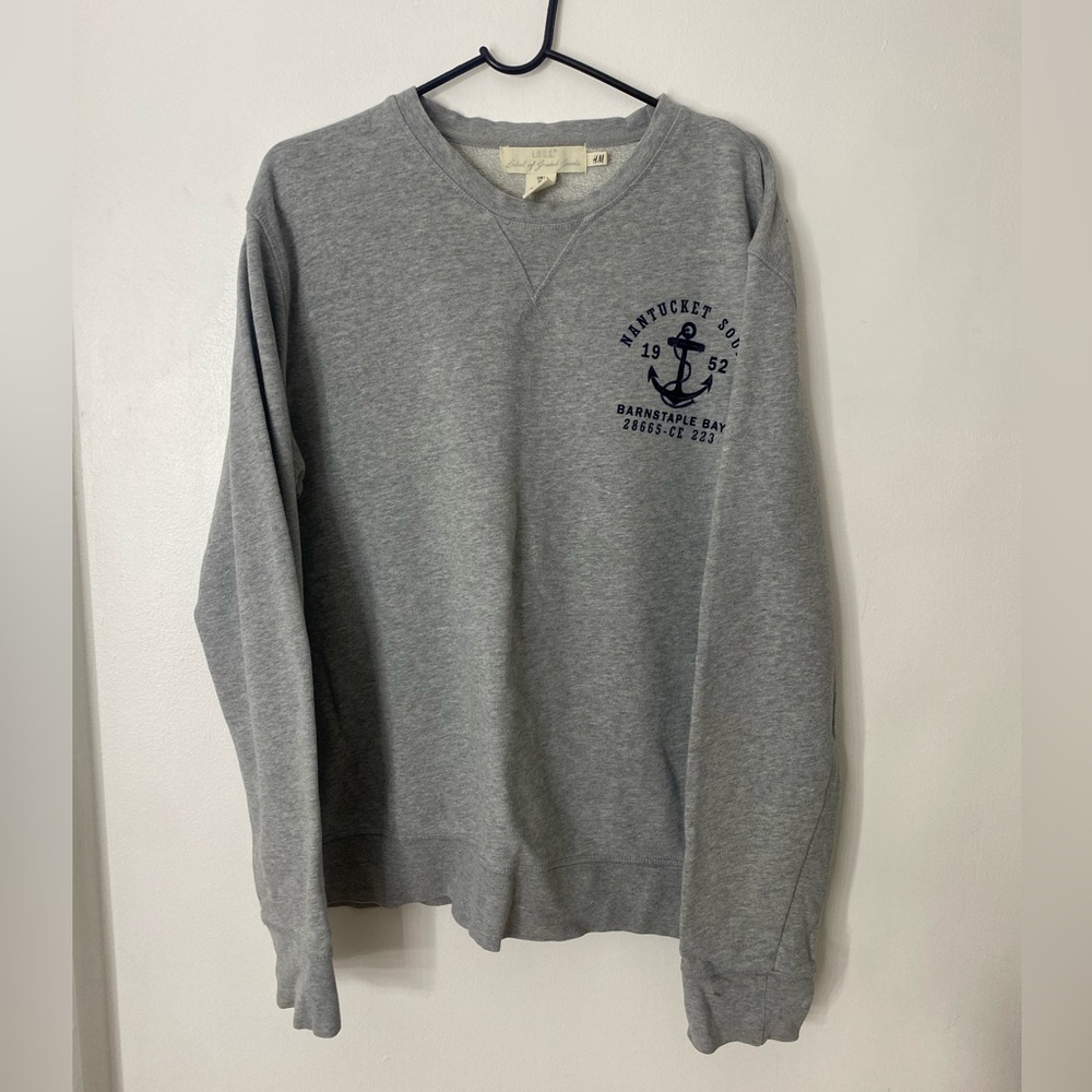 grey crewneck